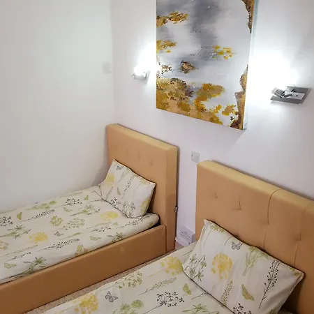 Sunshine Court 6