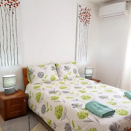 Sunshine Court 6 Apartment *